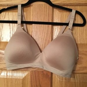 Warner’s bra, 38C, wireless